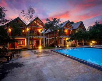 Elephas Resort & Spa - Sigiriya - Pool