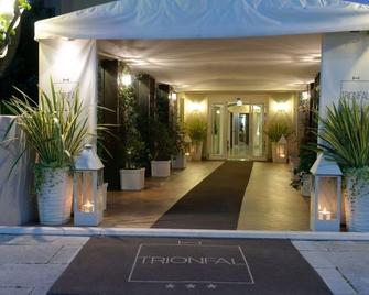 Hotel Trionfal - Fronte Mare - Vicinissimi Al Centro - Cervia