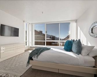 Ski in/Ski Out to Snowbird in this Delightful Condominium with Fireplace - Alta - Bedroom