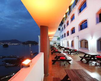 Tongyeong Bay Condo Hotel - Tongyeong - Balcón
