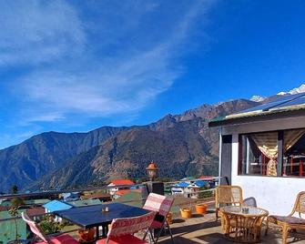 Lama Hotel - Cafe De Himalaya - Lukla - Pátio