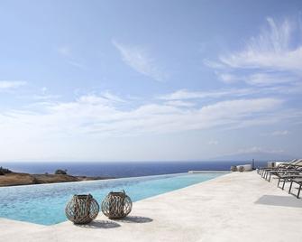 Aplai Dome - Oia - Basen