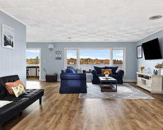 Lakefront Catskills Escape with Hot Tub, Game Room, and Theater! - Monticello - Living room