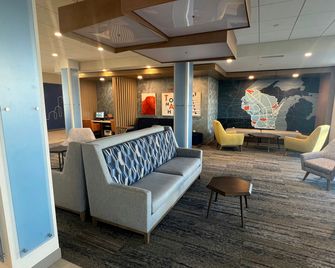 Holiday Inn Express & Suites Tomah By IHG - Tomah - Lounge