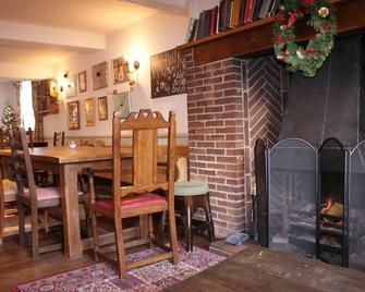The Sun Inn - Ellesmere - Dining room