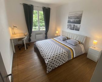 Fabuleux T3 climatisé de 85 m2, situé au calme avec grand parking gratuit privé ,Fibre wifi - Saint-Gaudens - Slaapkamer