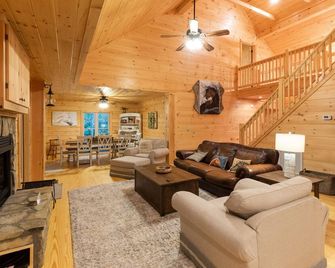 Havilah Falls - Master Crafted Luxury Cabin w/Private Waterfall and Sliding Rock - Tuckasegee - Living room