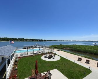 Bayview Resort - Hampton Bays