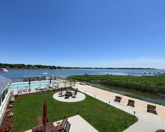 Bayview Resort - Hampton Bays
