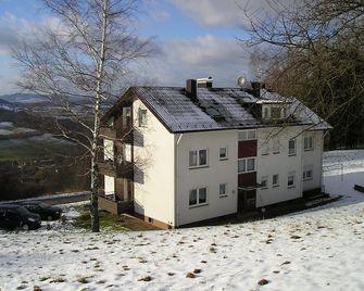 Apartment with view over the Rhön - Tann - Building