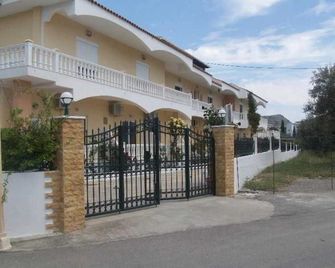 Hotel Varelis - Archangelos - Edificio