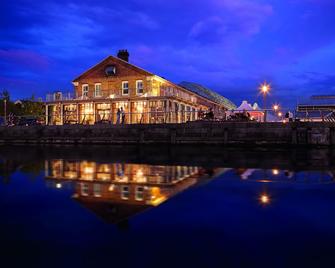 The Ship & Trades - Chatham - Edificio