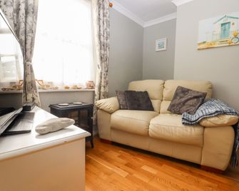 Sea Beach Cottage - Eastbourne - Living room
