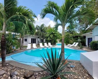 Oceanlife Explorers Resort - Siquijor - Piscina