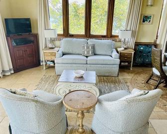 Stunning Penthouse W/ Ocean View Seconds From Cruz Bay - Saint John - Sala de estar