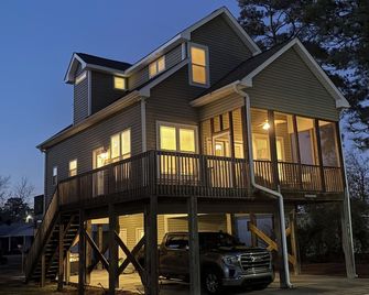 NEW! Bluewater Cottage at White Lake! Pet-Friendly: Quick walk to the Lake - Elizabethtown - Edificio