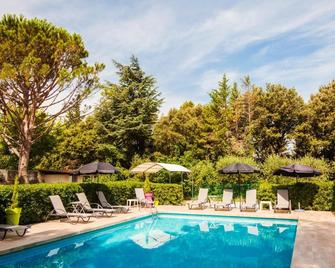 Le Petit Manoir Hotel Provence - Les Angles