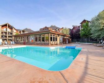 Hudson Pointe | Top Floor | Pool | Hot Tub | Gym - Invermere - Pool