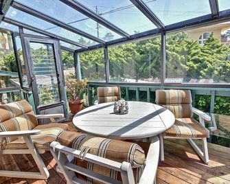 Enjoy Fabulous Views at This Rental on Happy Hill! Pet-Friendly Too! - Cambria - Balcón