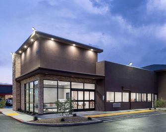Ramada by Wyndham Modesto Yosemite Area - Modesto - Building