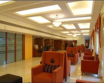 Juhu Plaza by FabHotels - Mumbai - Lobby