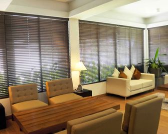 Blue Water Club Suites - Wadduwa