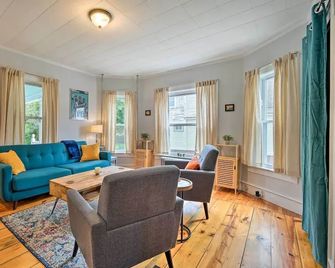 Updated Vintage Apartment 1/2 Mi to Main St - Keene