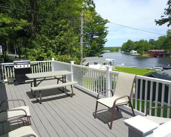 Birch - Grace Landing Cottages With Stunning Sunsets Over Hamlin Lake - Ludington - Balkon