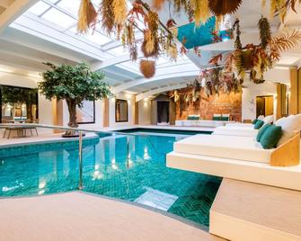 أتلانتك هوتل آند سبا - ليه سابل-دولون - حوض السباحة