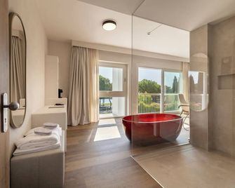 Hi Hotels Sirmione - Lakeview Pool - Sirmione