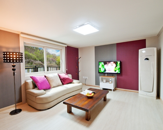 Hongseong K Pension - Hongseong - Living room