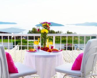 Apartments Lina - Three Bedroom Apartment With Two Balconies And Sea View - Brsečine - Balcony