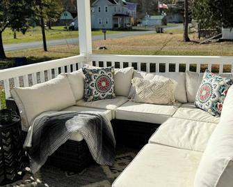 Cozy Mountain Getaway - Near Rickett’s Glen - Benton - Patio