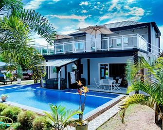 Villa Mia - Isla Nosy Be - Piscina