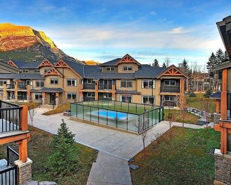 Copperstone Resort - Dead Man's Flats - Building