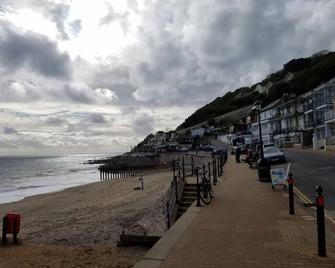 Foxhills - Shanklin