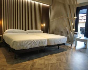 Apartamentos Turísticos y Habitaciones Cidade Vella - Ourense - Bedroom