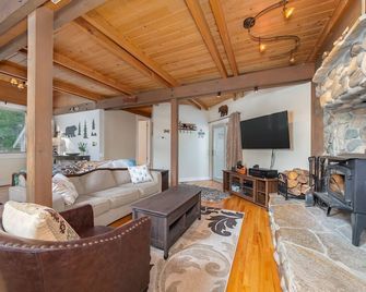 Pinecone Peak - Dorrington - Sala de estar