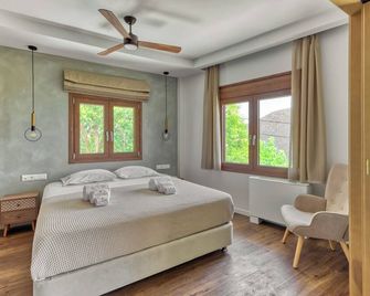 Komody Apartments - Delphi