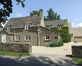 Well Cottage B and B - Cirencester - Building