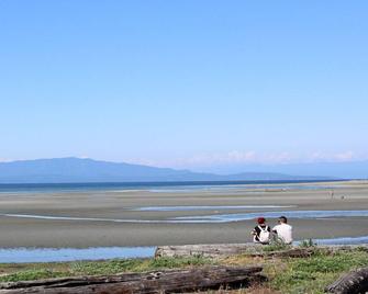 Beach House #1 - Park Sands Beach Resort- Near Water. - Parksville - Outdoors view