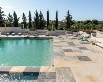 Calipo - Vila Viçosa - Piscina