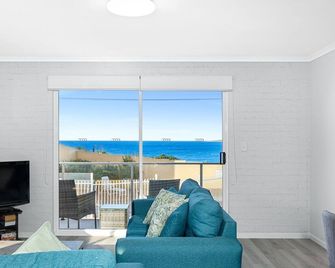 Countess Court Unit Great Ocean Views - Narooma - Living room
