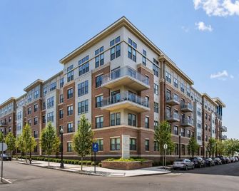 Global Luxury Suites East Boston - Boston - Building