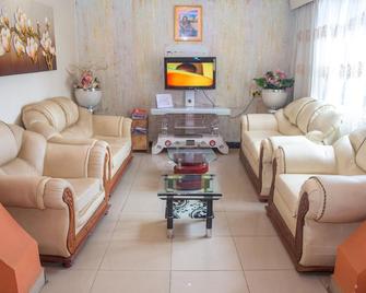Golden Palace Hotel - Nakuru - Wohnzimmer