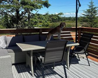 Cozy Getaway! - Oceanview Nova Scotian Sailor's Cottage with Modern Amenities - Yarmouth - Balkon