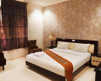 The Garden Hotel - Gorontalo - Schlafzimmer