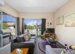Tranquil Tauhara - Taupo Central Holiday Home - Taupo - Salon