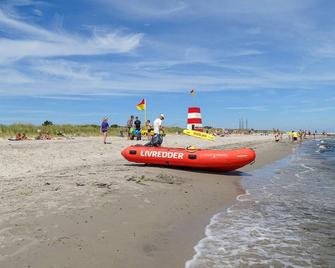 Three-Bedroom Holiday Home In Grenaa - Grenaa - Strand