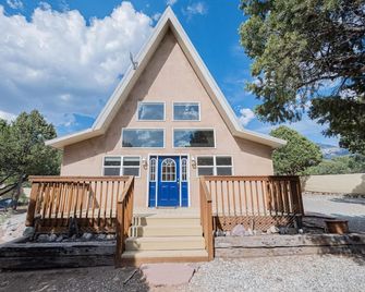 The Point: Crestone Vacation Home - Crestone - Edificio